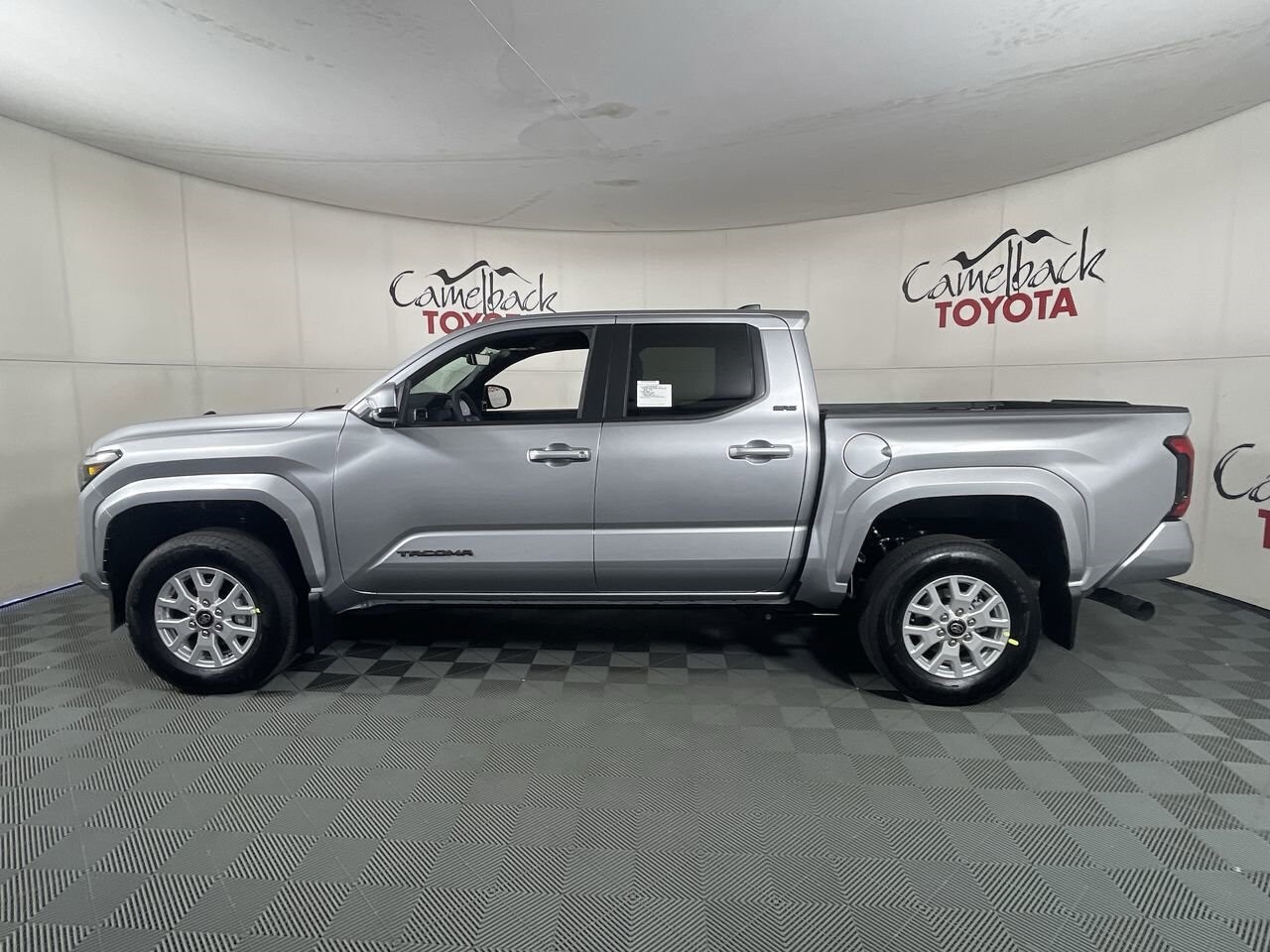 2025 Toyota Tacoma SR5 photo 4