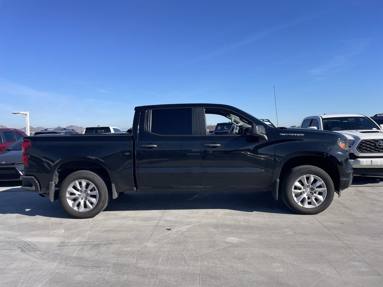 2022 Chevrolet Silverado 1500 Custom photo 3