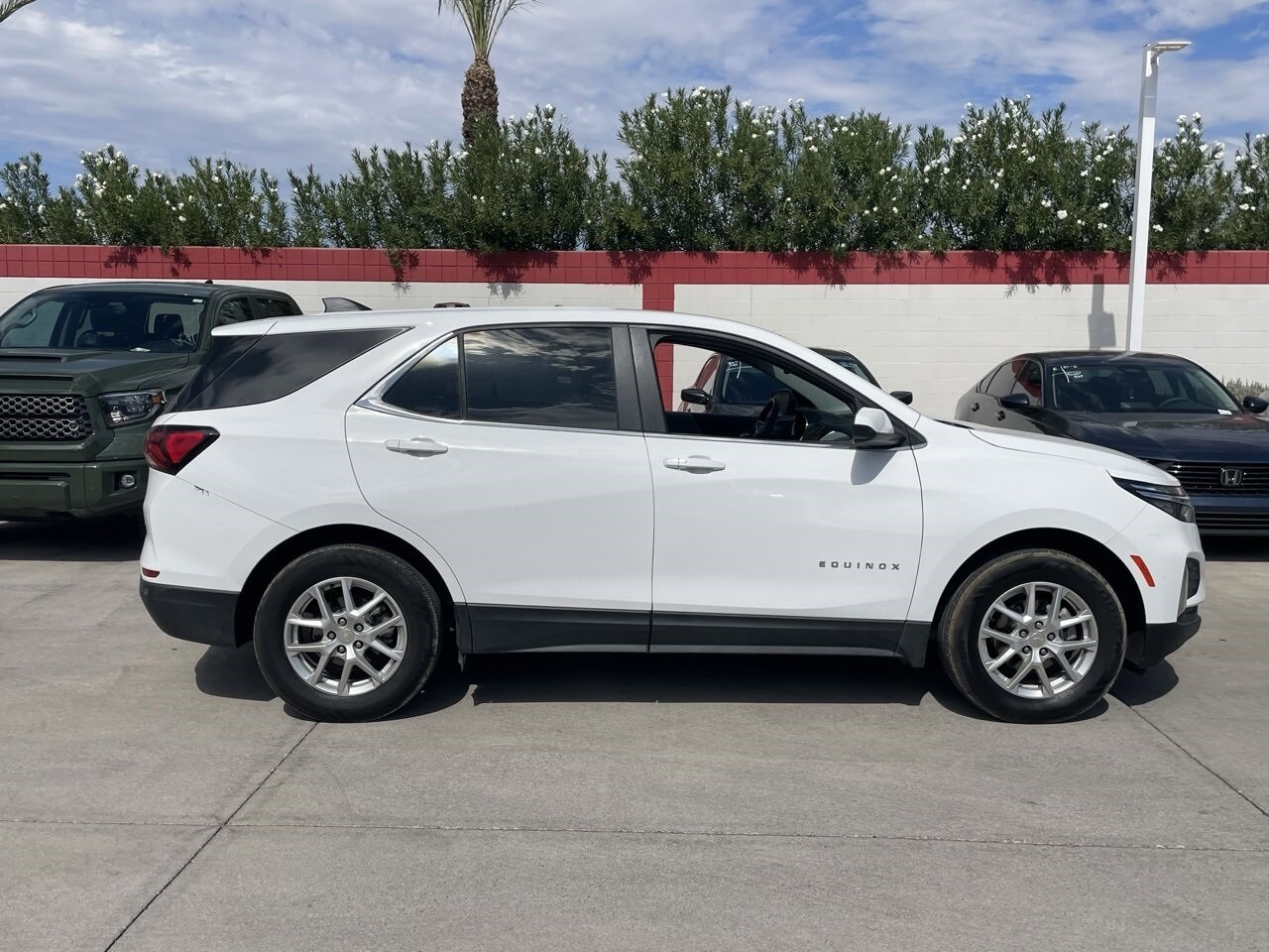 2024 Chevrolet Equinox LT photo 3