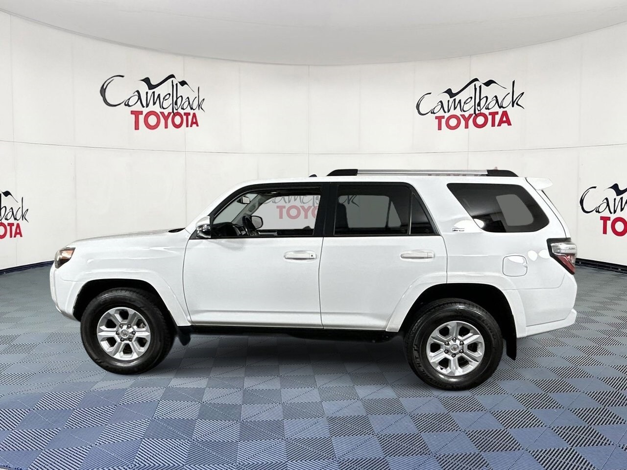 2023 Toyota 4Runner SR5 Premium photo 4