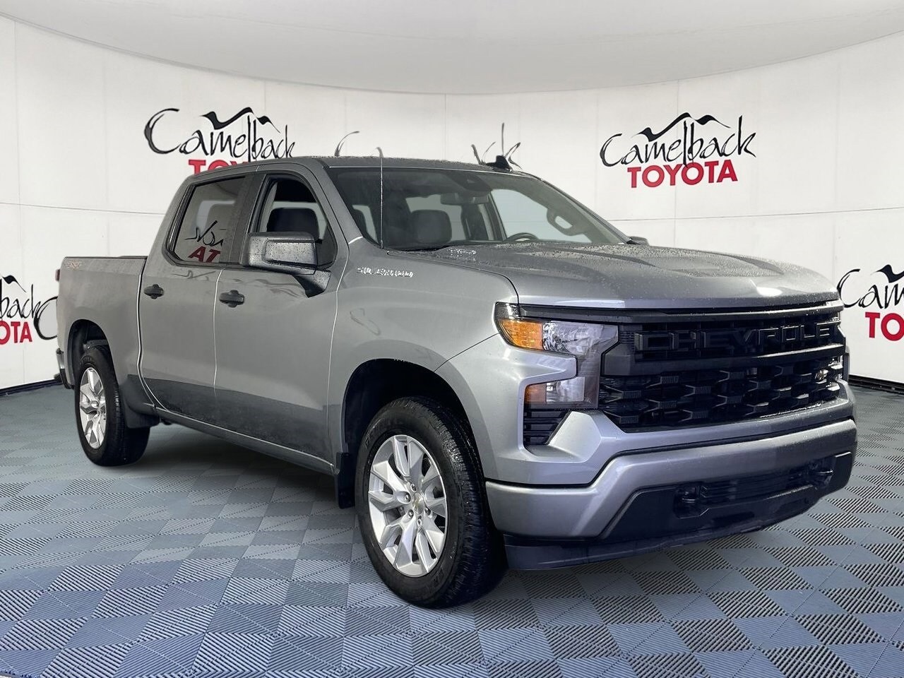 2024 Chevrolet Silverado 1500 Custom photo 2