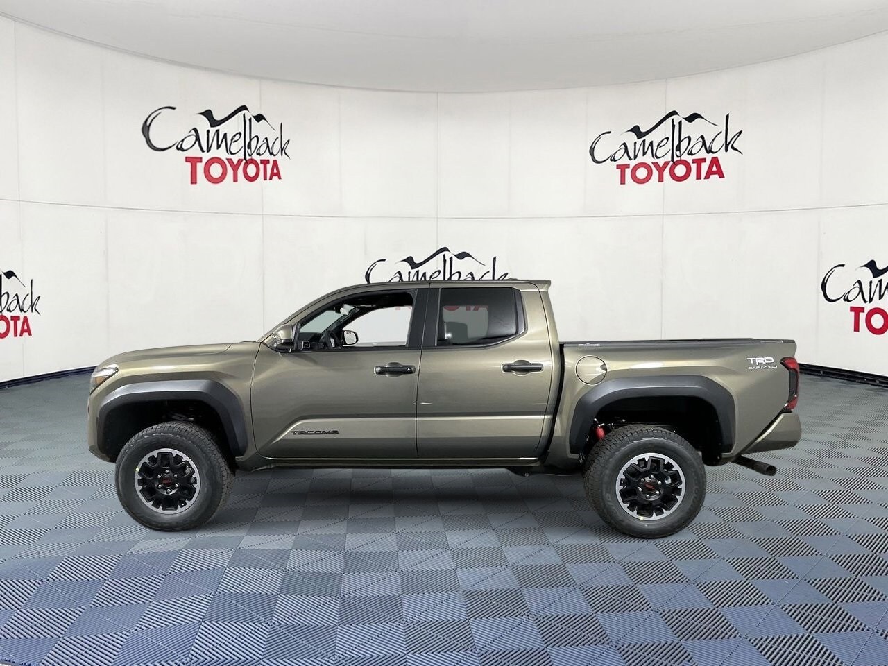 2025 Toyota Tacoma TRD photo 4