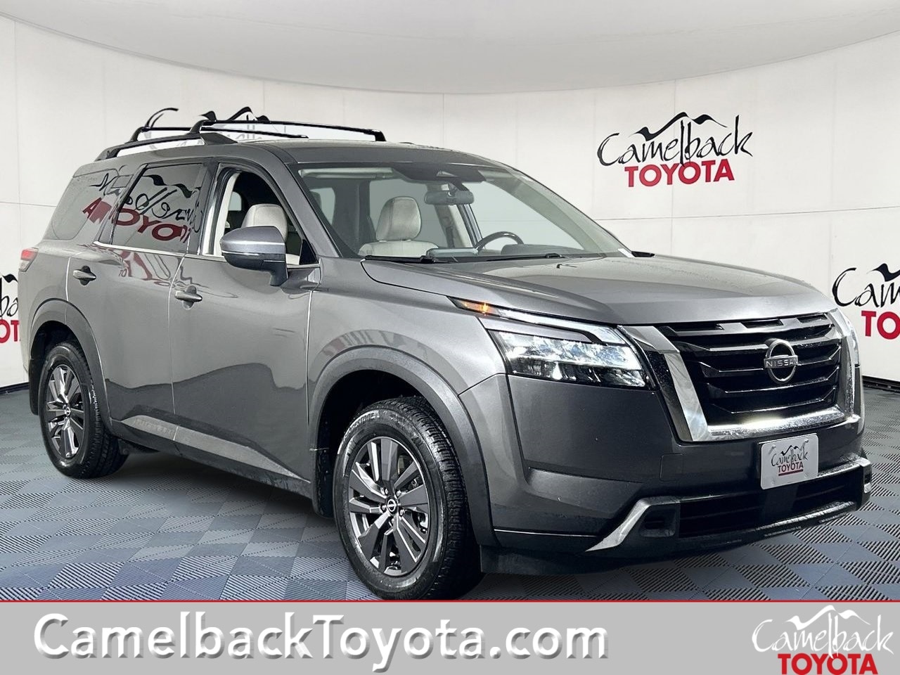 2022 Nissan Pathfinder SV's photo