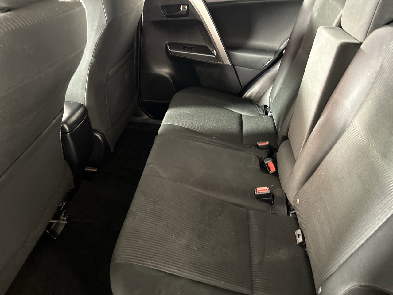 2018 Toyota RAV4 LE - Photo 24