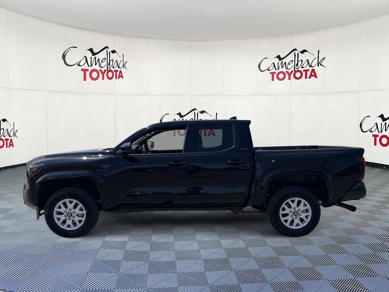 2025 Toyota Tacoma SR5 photo 4