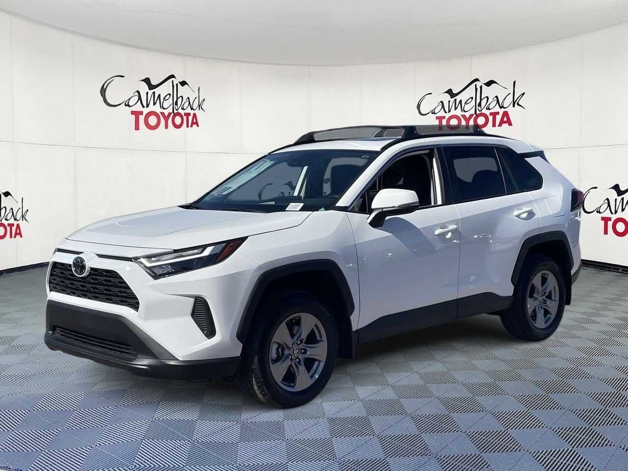 2025 Toyota RAV4 XLE photo 3