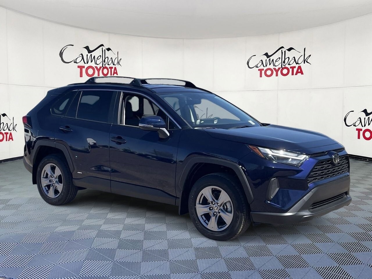 2025 Toyota RAV4 Hybrid XLE photo 2