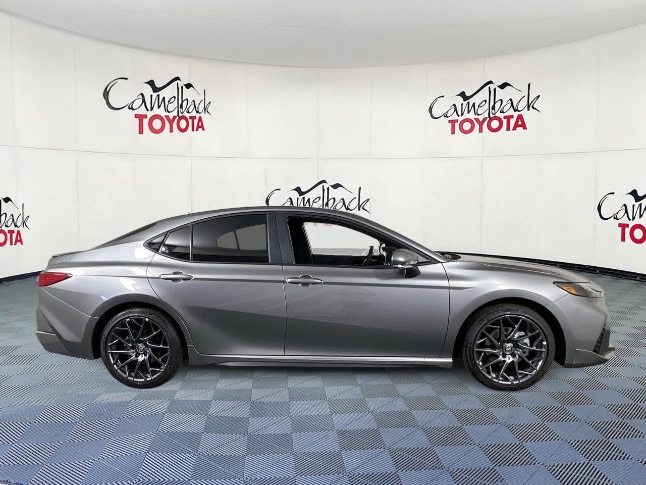 2026 Toyota Camry XSE - Photo 8
