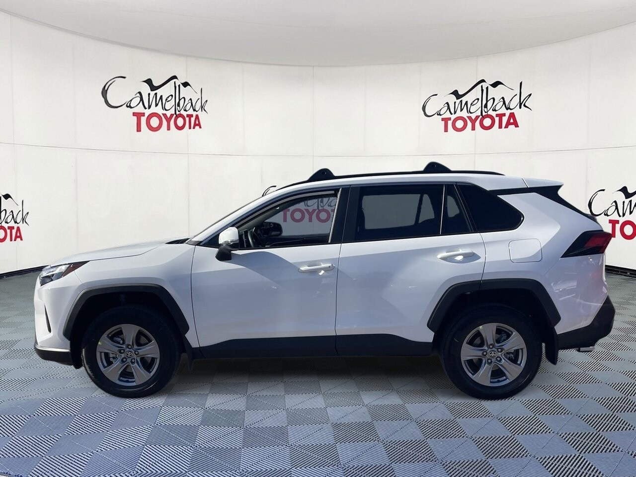 2025 Toyota RAV4 XLE photo 2
