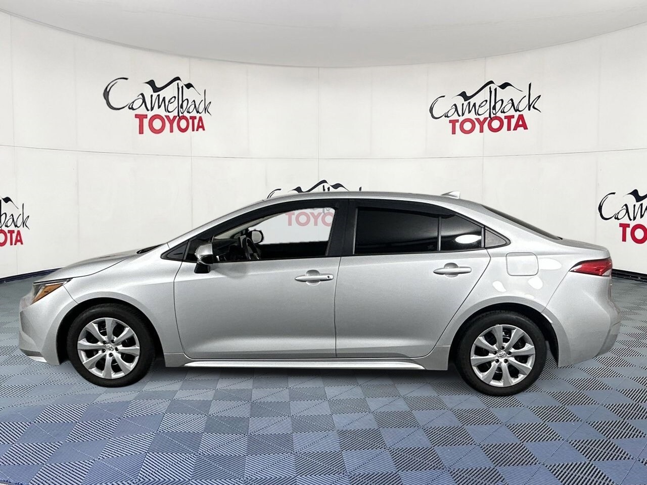 2023 Toyota Corolla LE photo 3