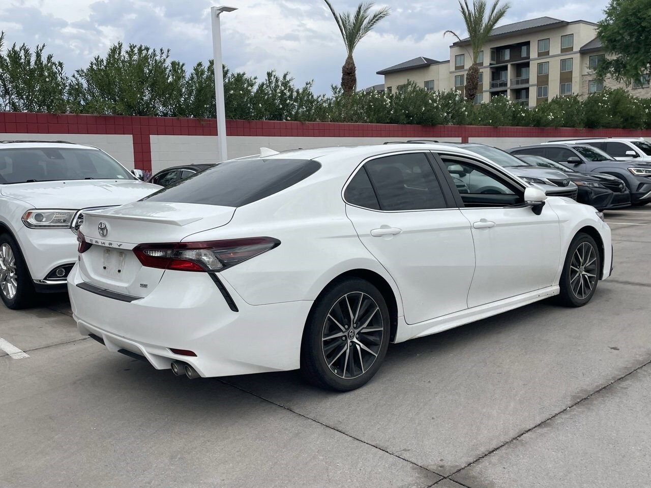 2022 Toyota Camry SE photo 2