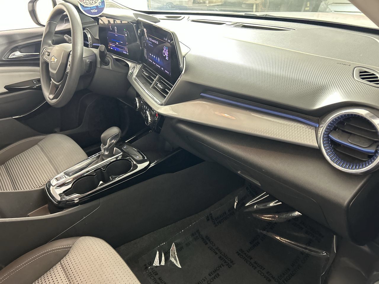 2025 Chevrolet Trax LT - Photo 27