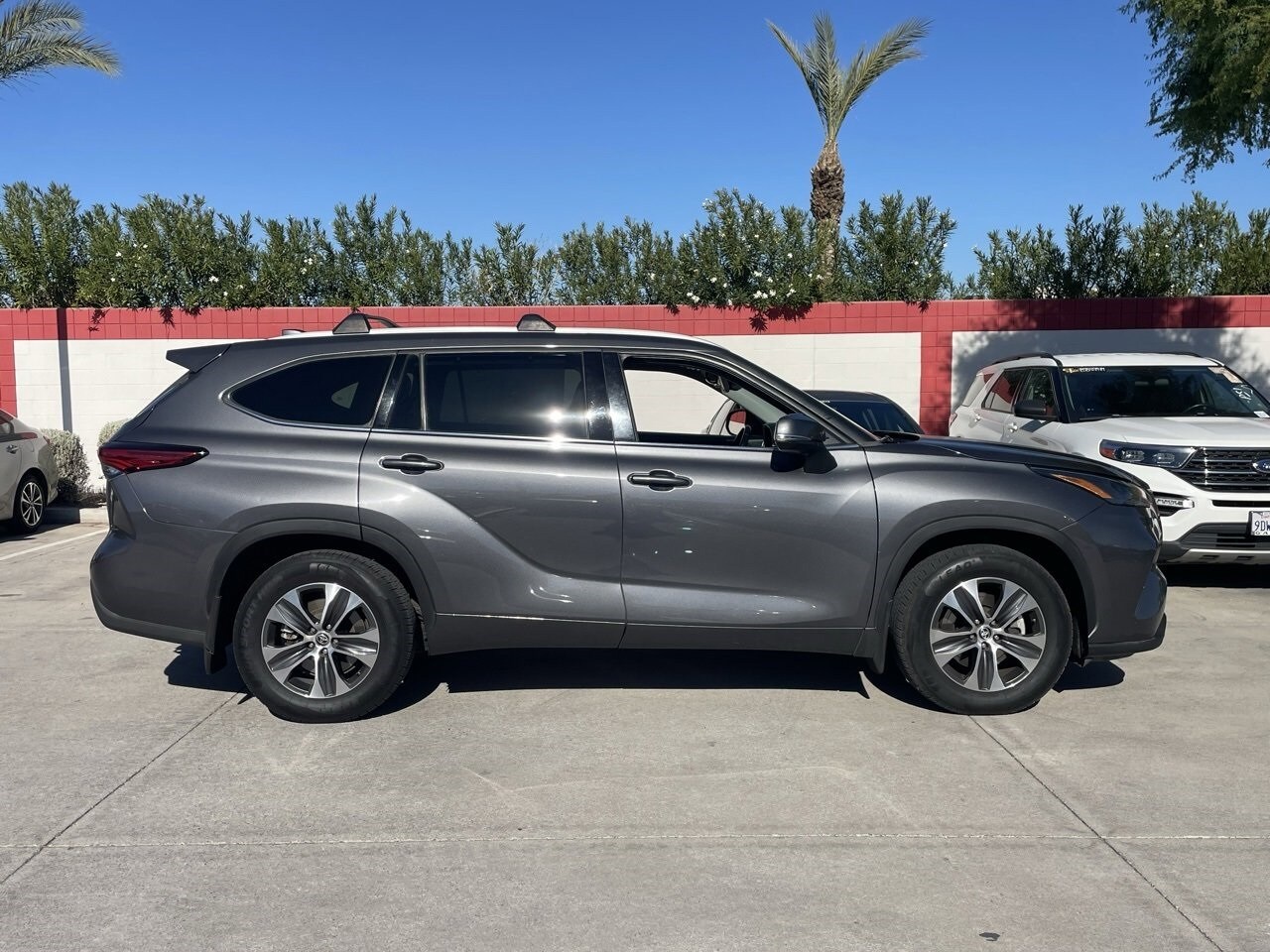 2022 Toyota Highlander XLE photo 3