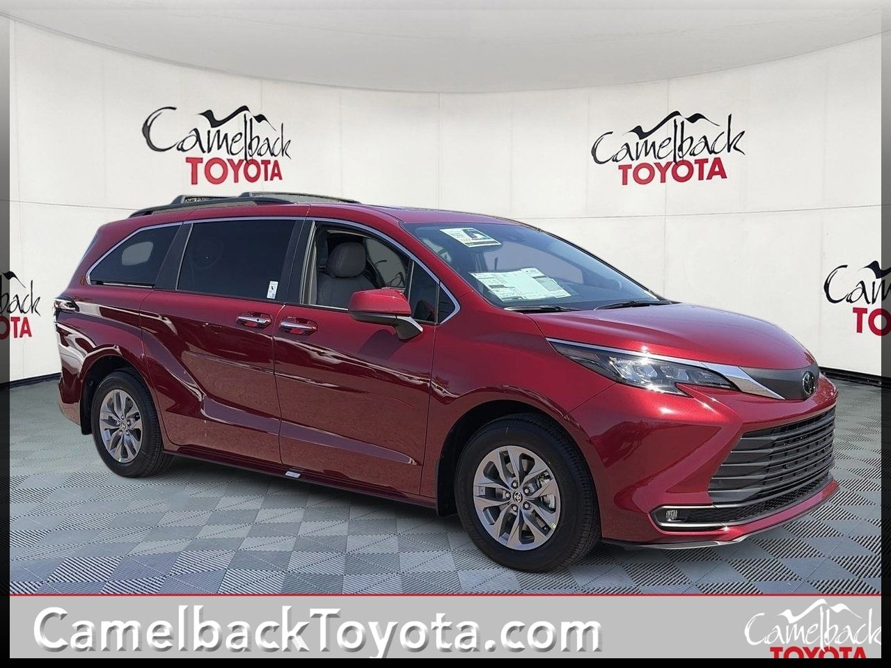 2026 Toyota Sienna XLE 7-Passenger Hybrid FWD's photo