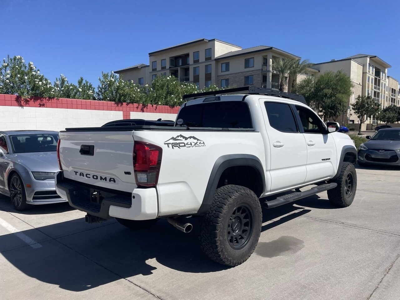 2019 Toyota Tacoma TRD Off-Road photo 2