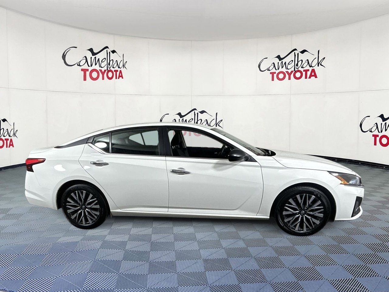 2025 Nissan Altima SV - Photo 8