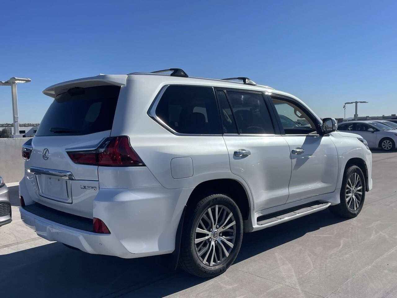 2018 Lexus LX 570 photo 2