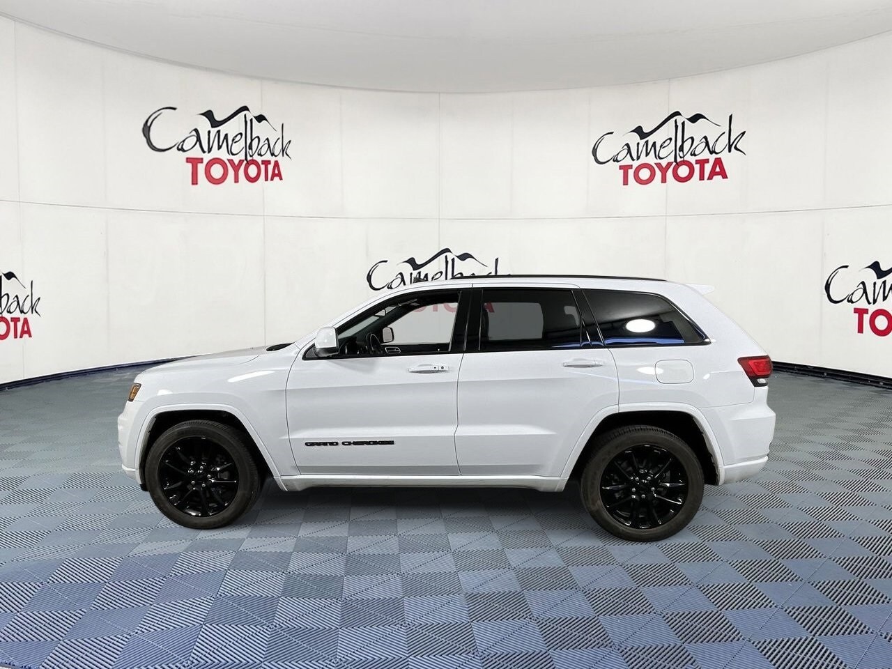 2020 Jeep Grand Cherokee Altitude photo 4