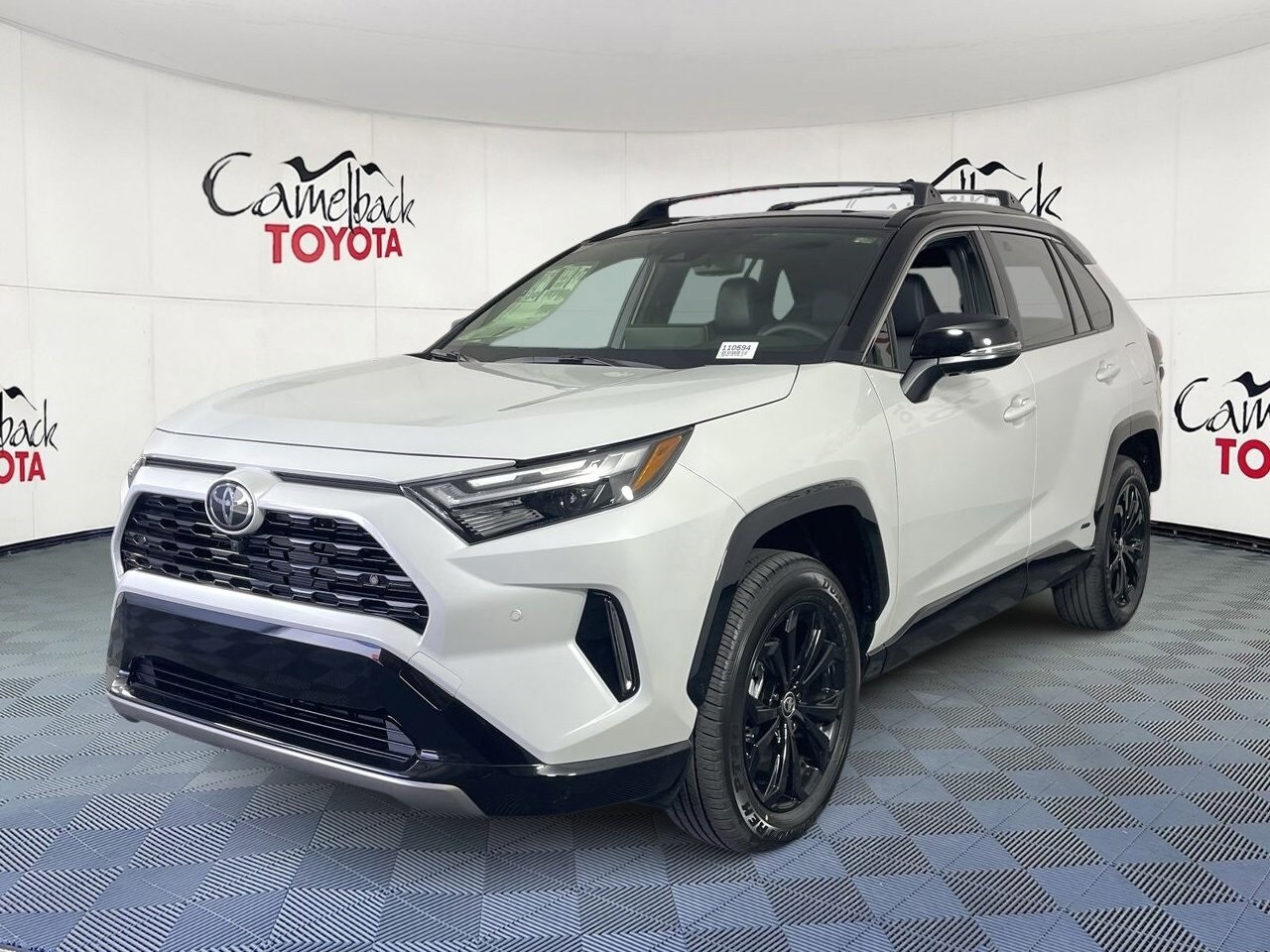 2025 Toyota RAV4 Hybrid XSE photo 2