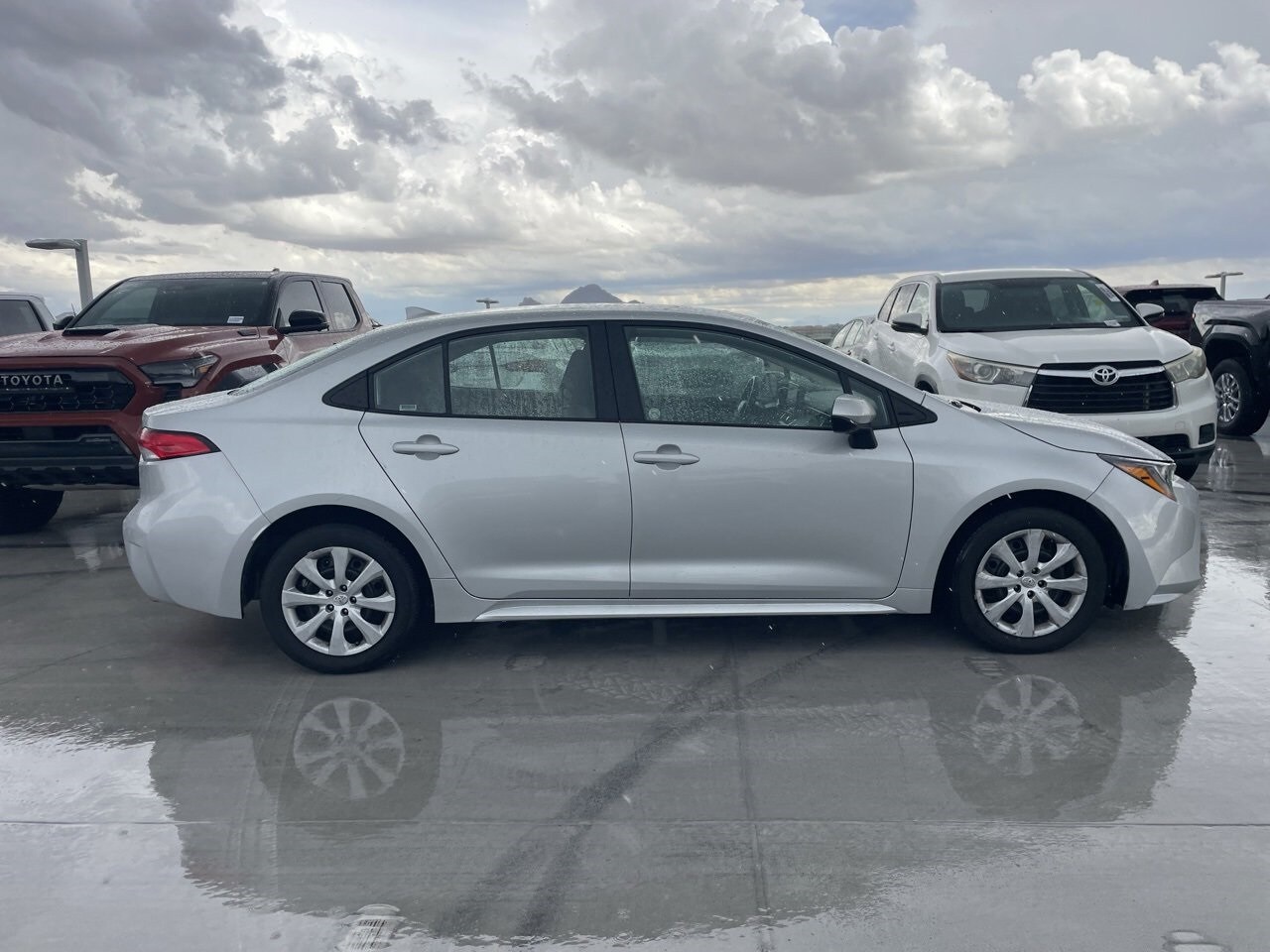 2024 Toyota Corolla LE photo 2