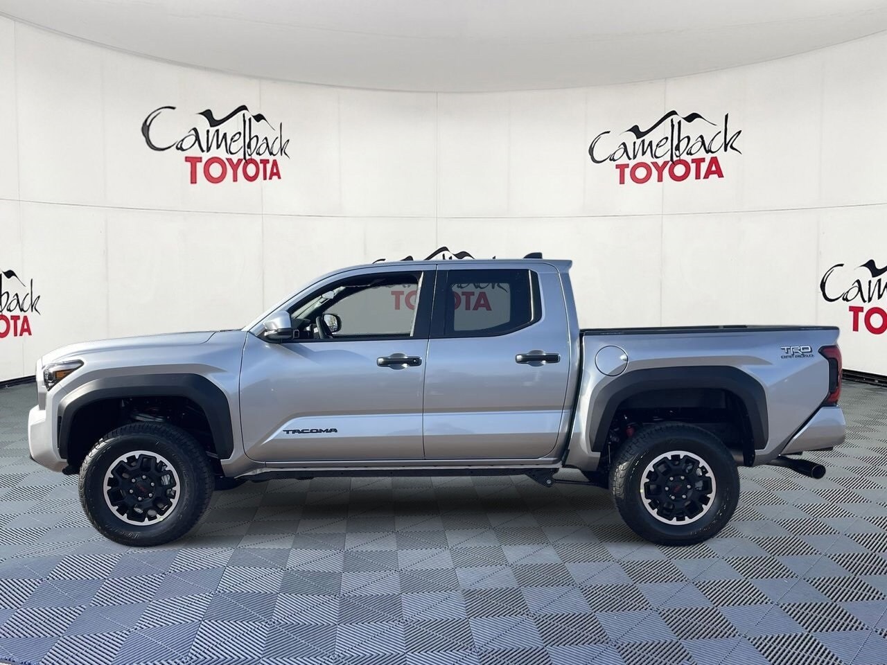 2025 Toyota Tacoma TRD photo 4