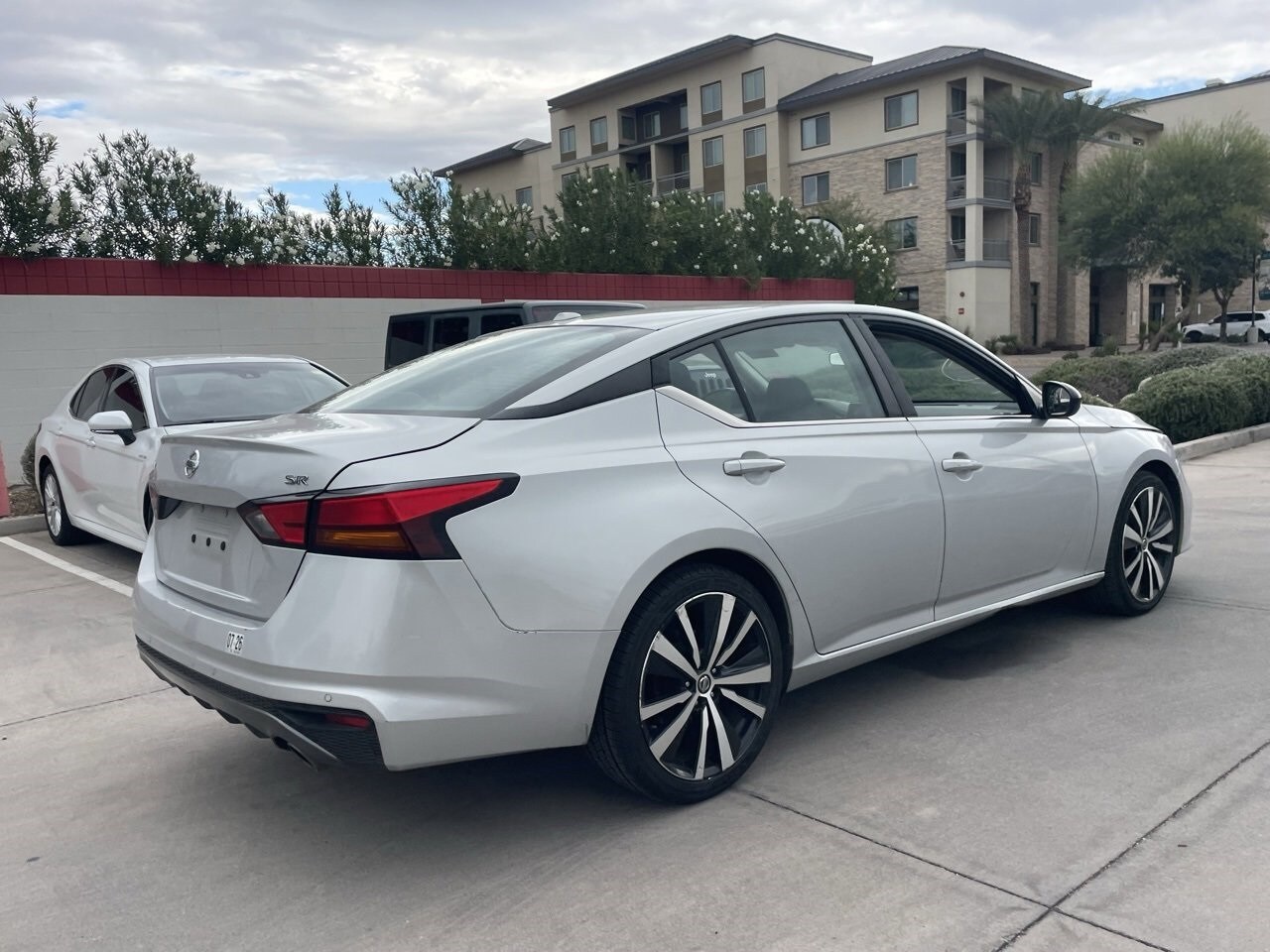 2021 Nissan Altima 2.5 SR photo 2