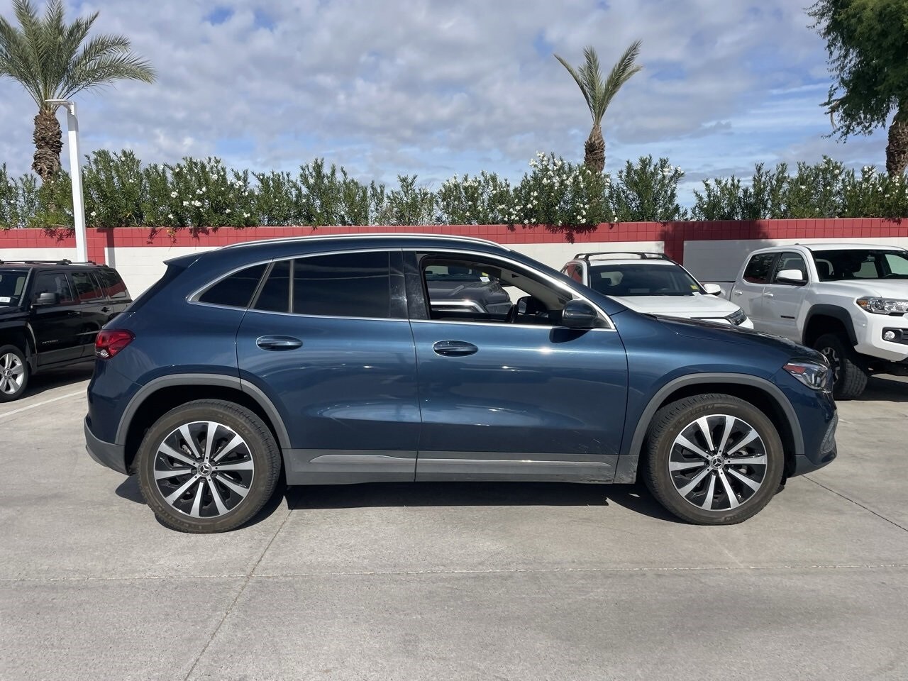 2021 Mercedes Benz GLA 250 4MATIC photo 2