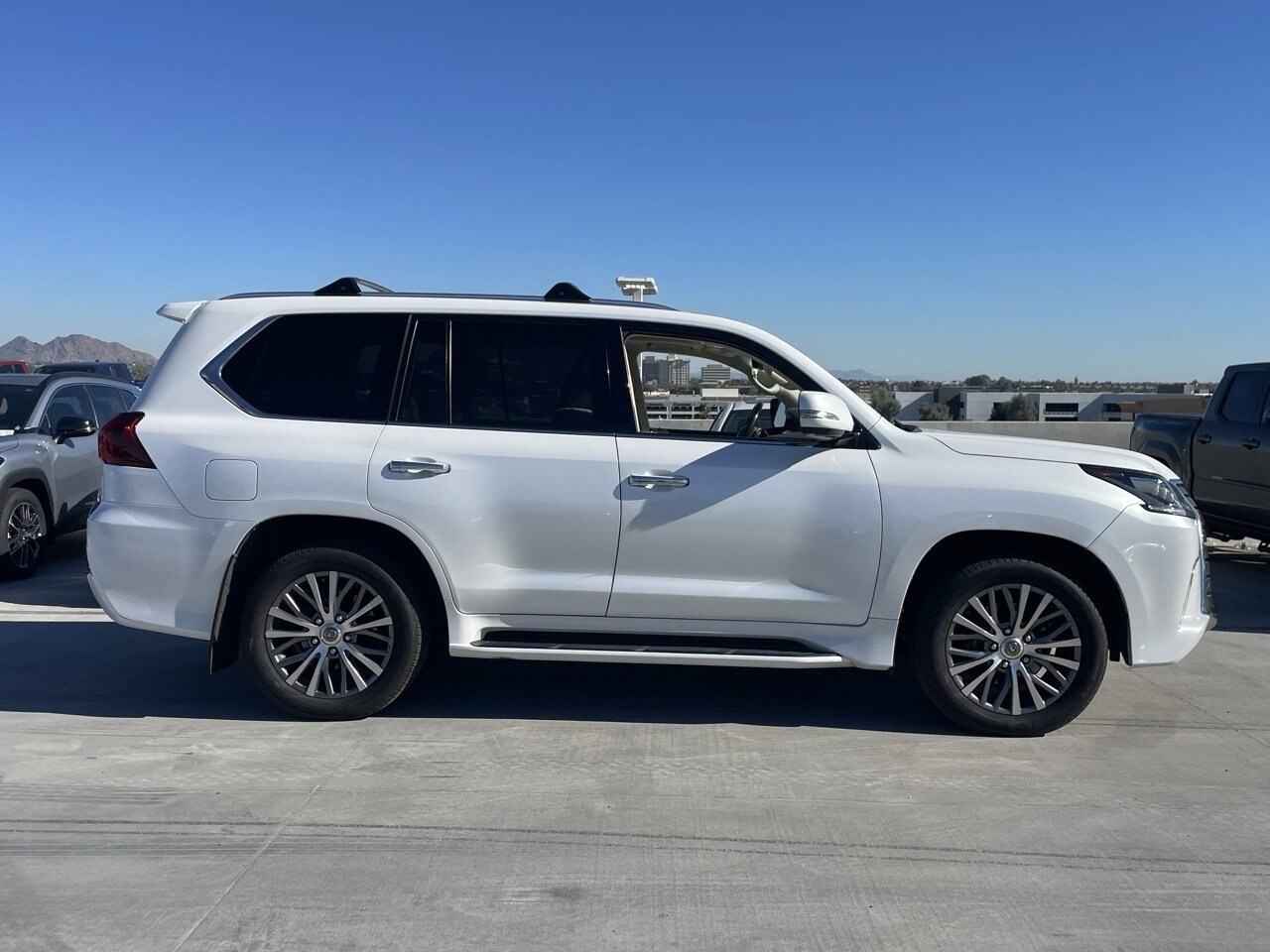 2018 Lexus LX 570 photo 3