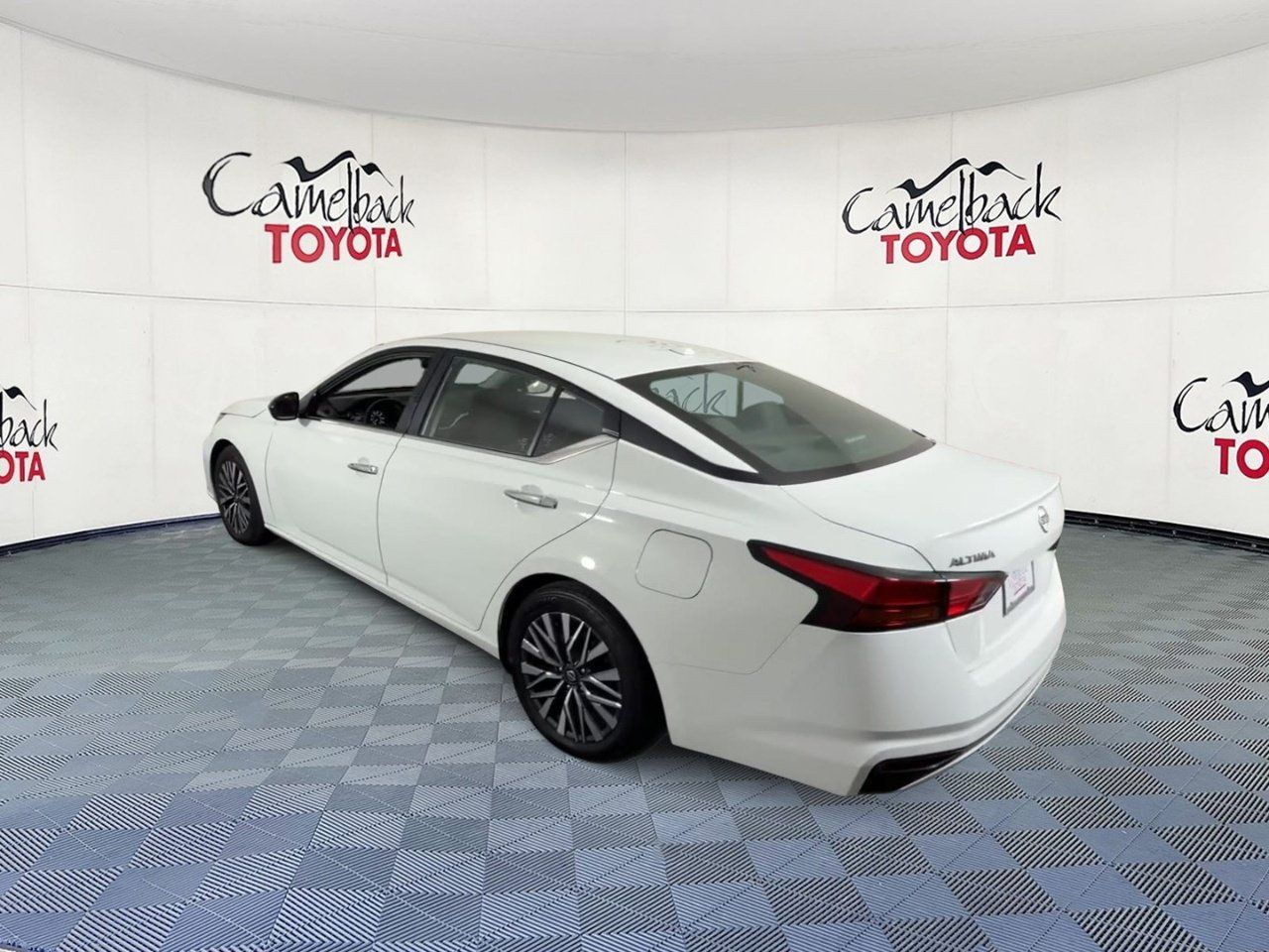 2025 Nissan Altima SV - Photo 9