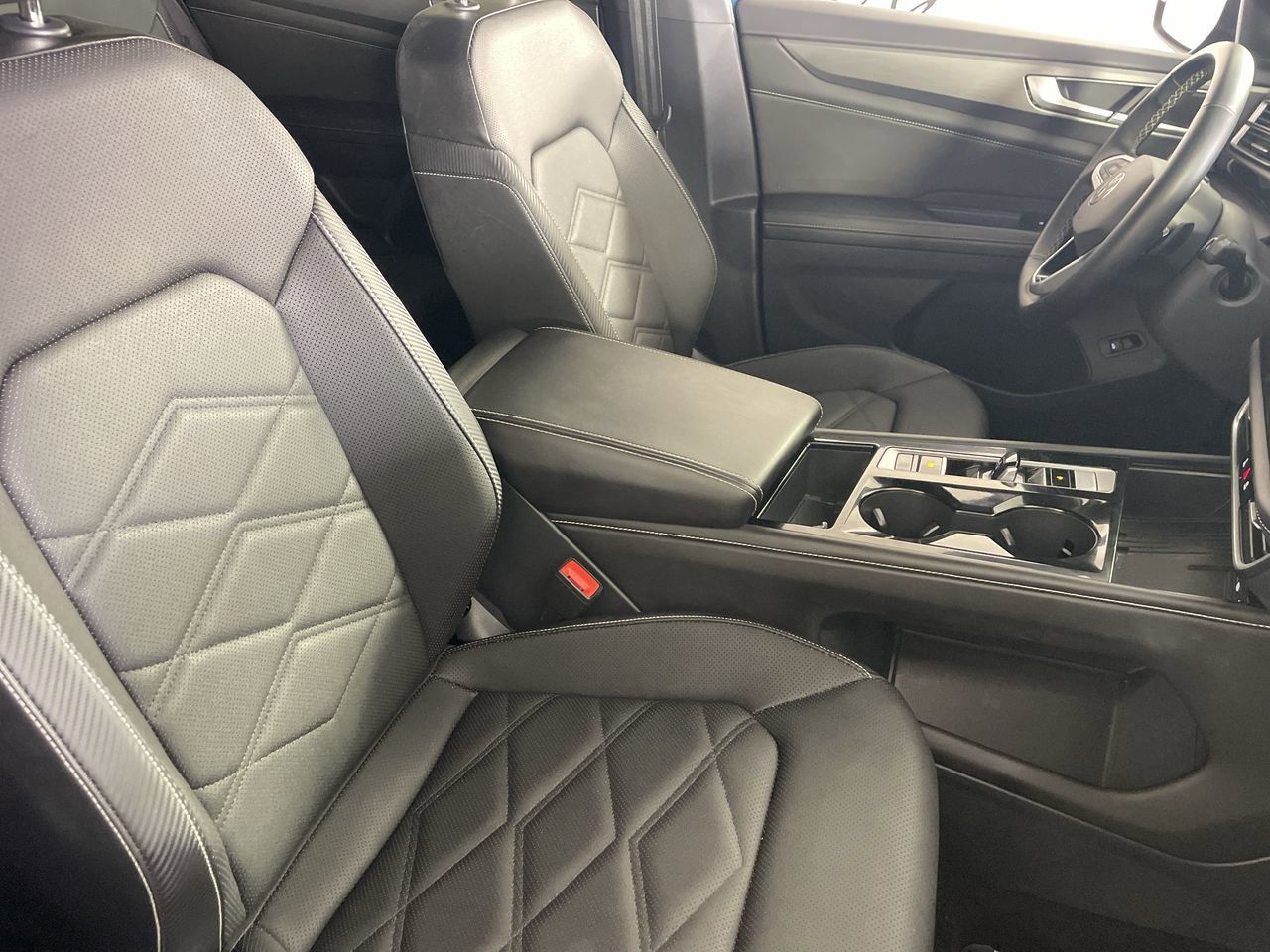 2025 Volkswagen Atlas Cross Sport SE w/Tech - Photo 24