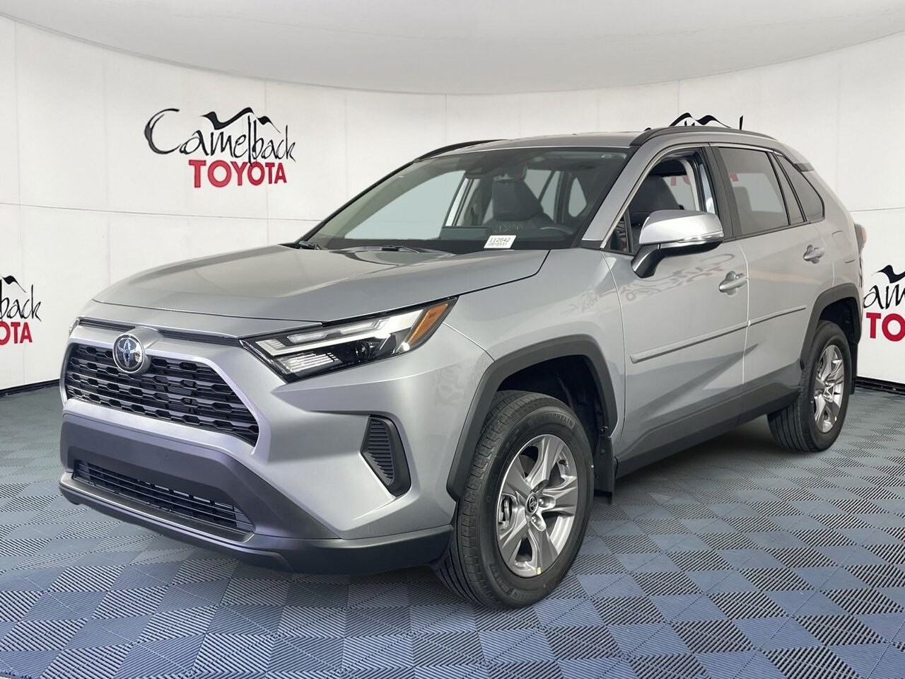 2025 Toyota RAV4 XLE photo 2