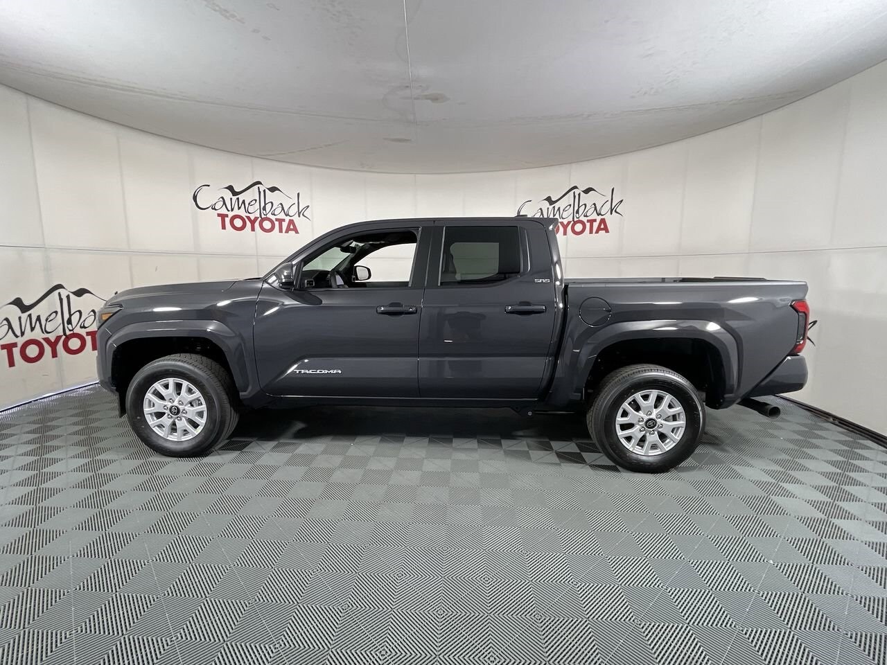 2025 Toyota Tacoma SR5 photo 4