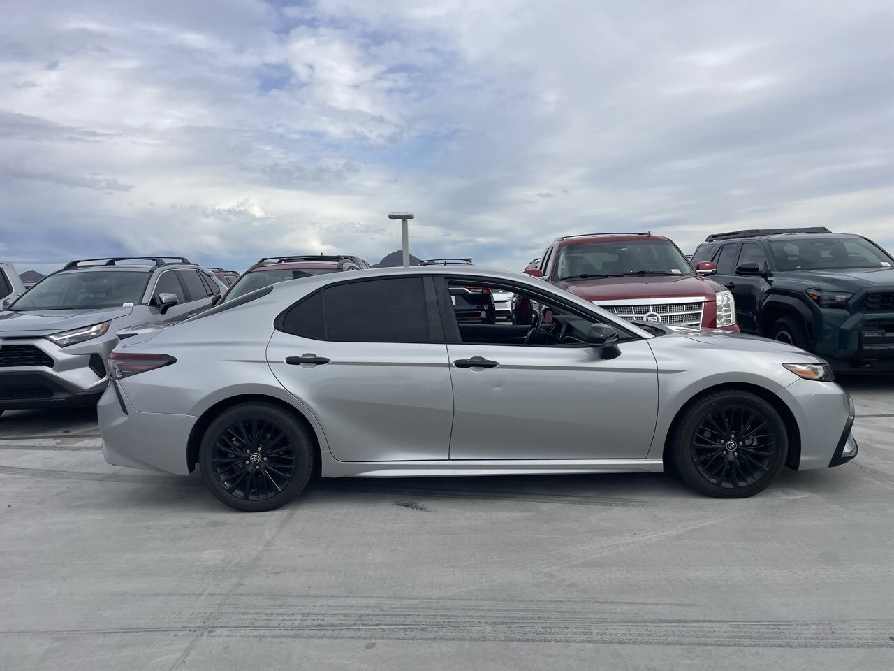 2021 Toyota Camry SE photo 3