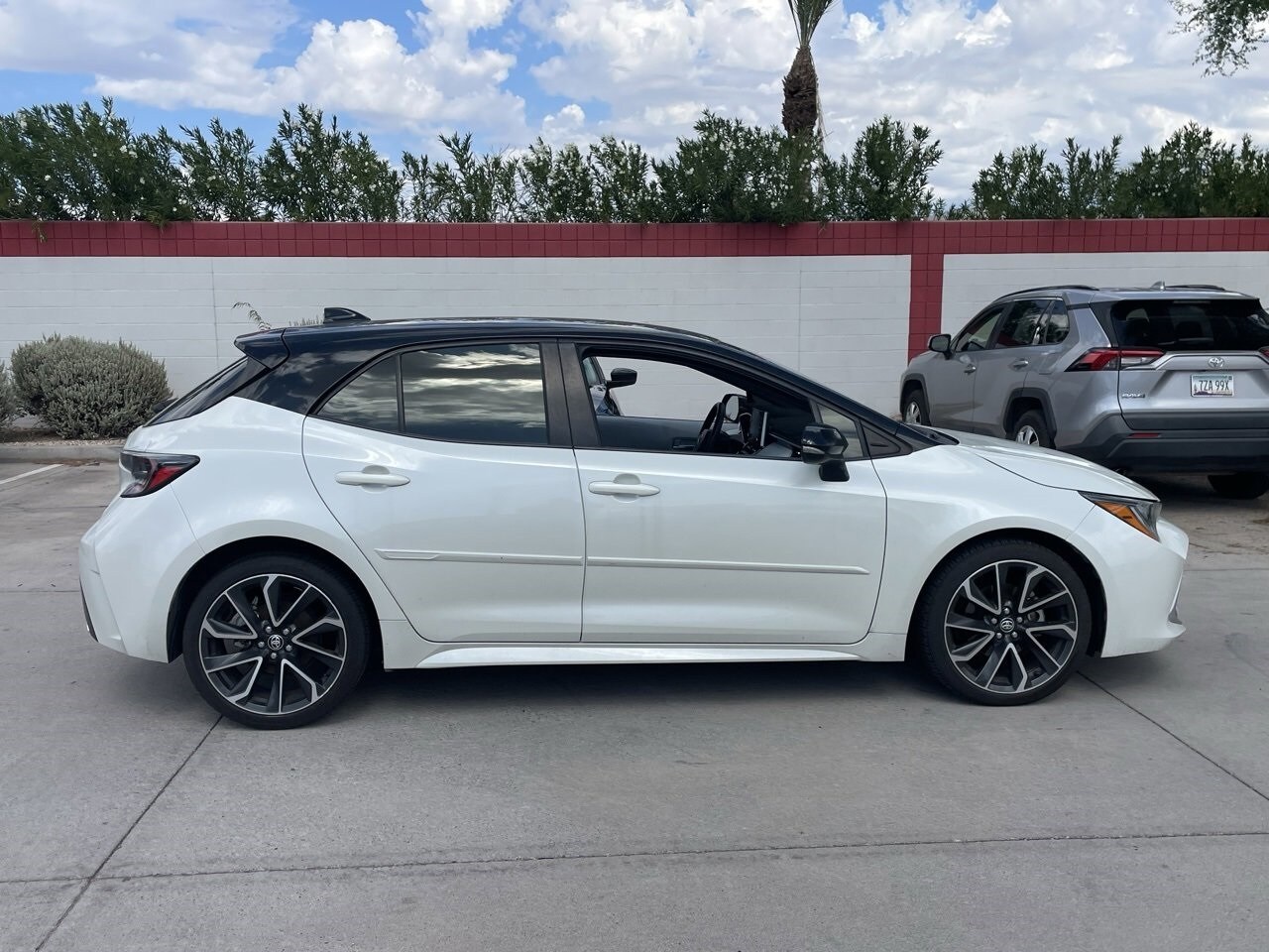 2020 Toyota Corolla XSE photo 2