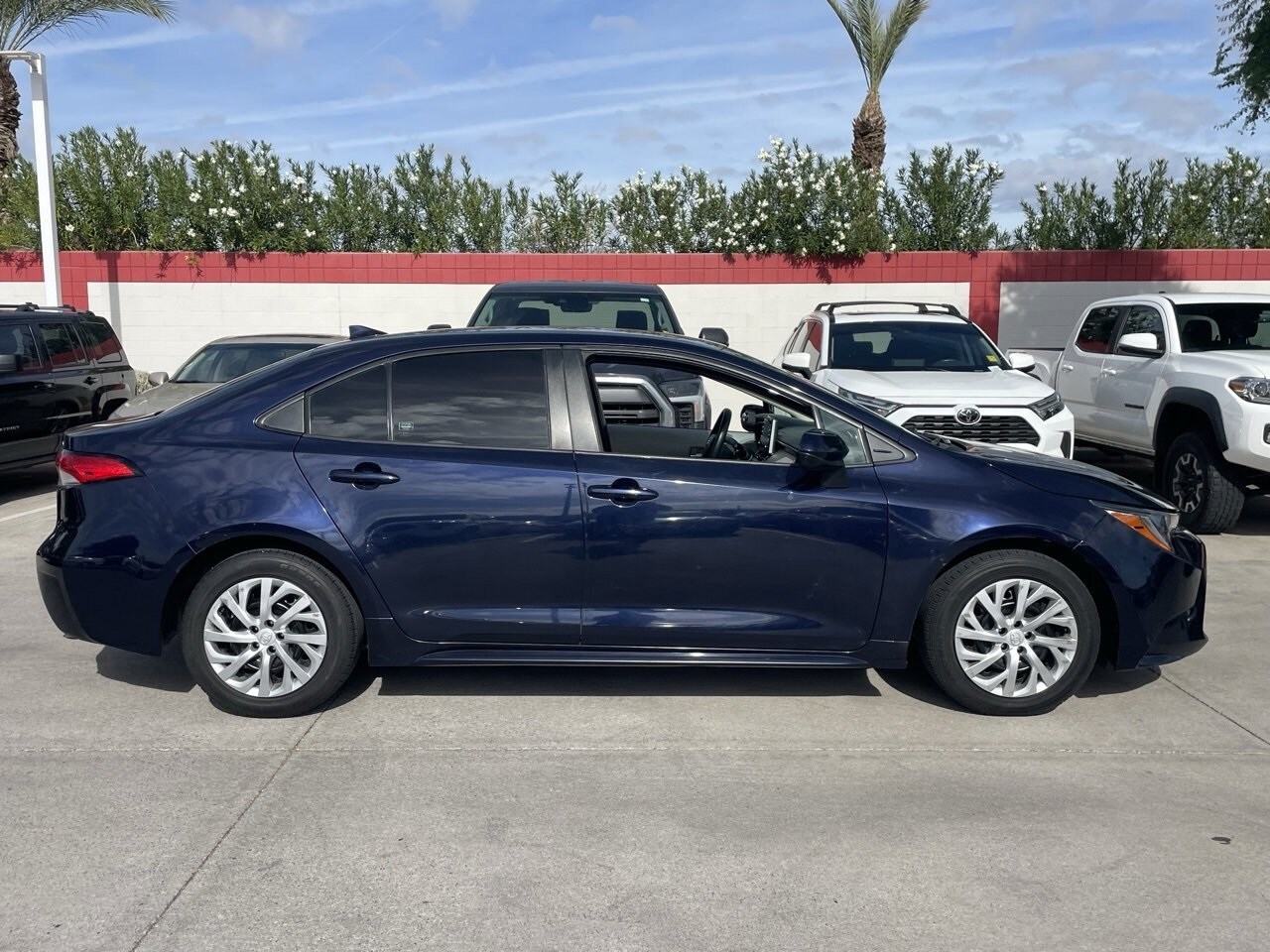 2021 Toyota Corolla LE photo 2