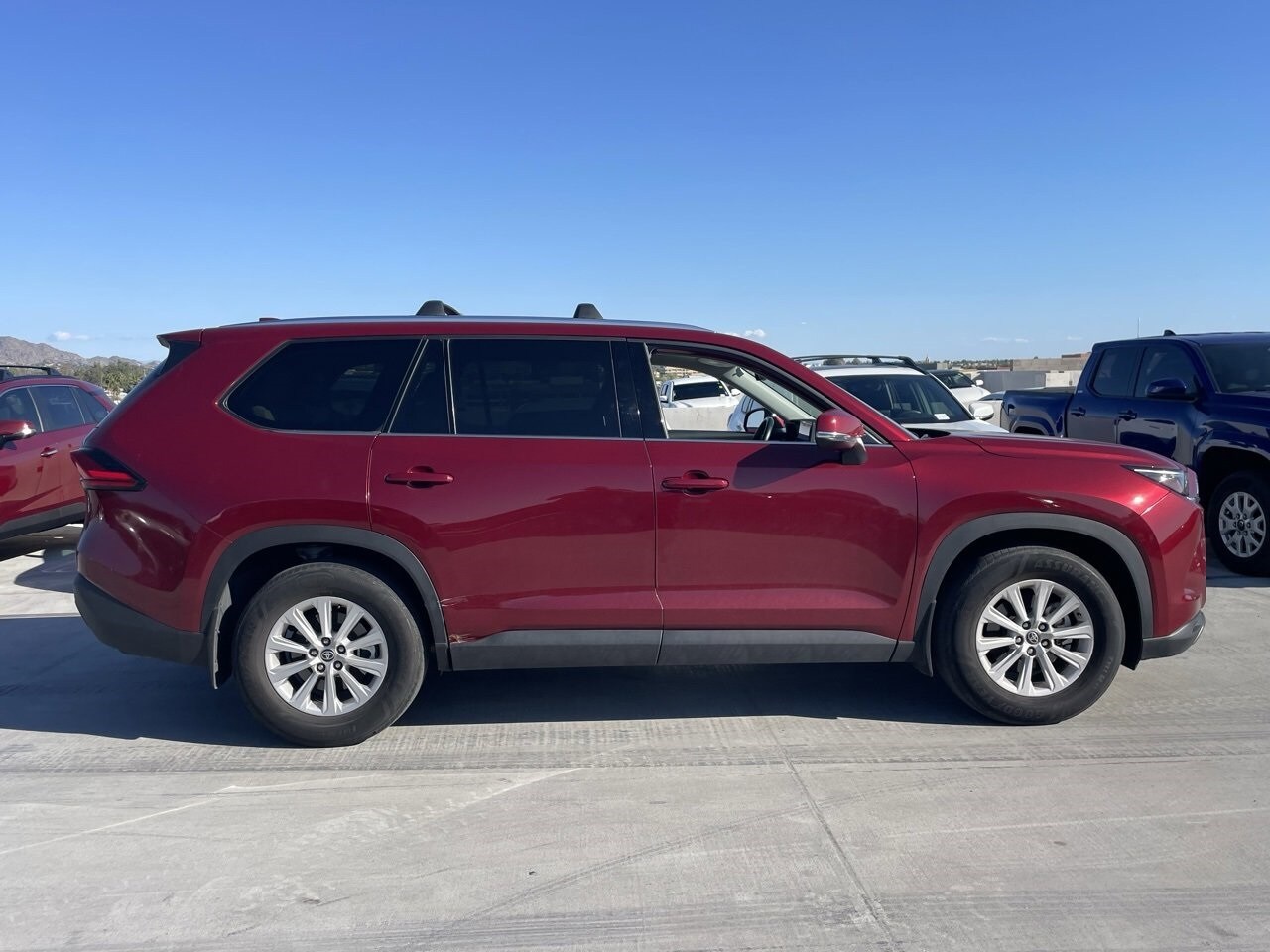 2024 Toyota Grand Highlander XLE photo 2