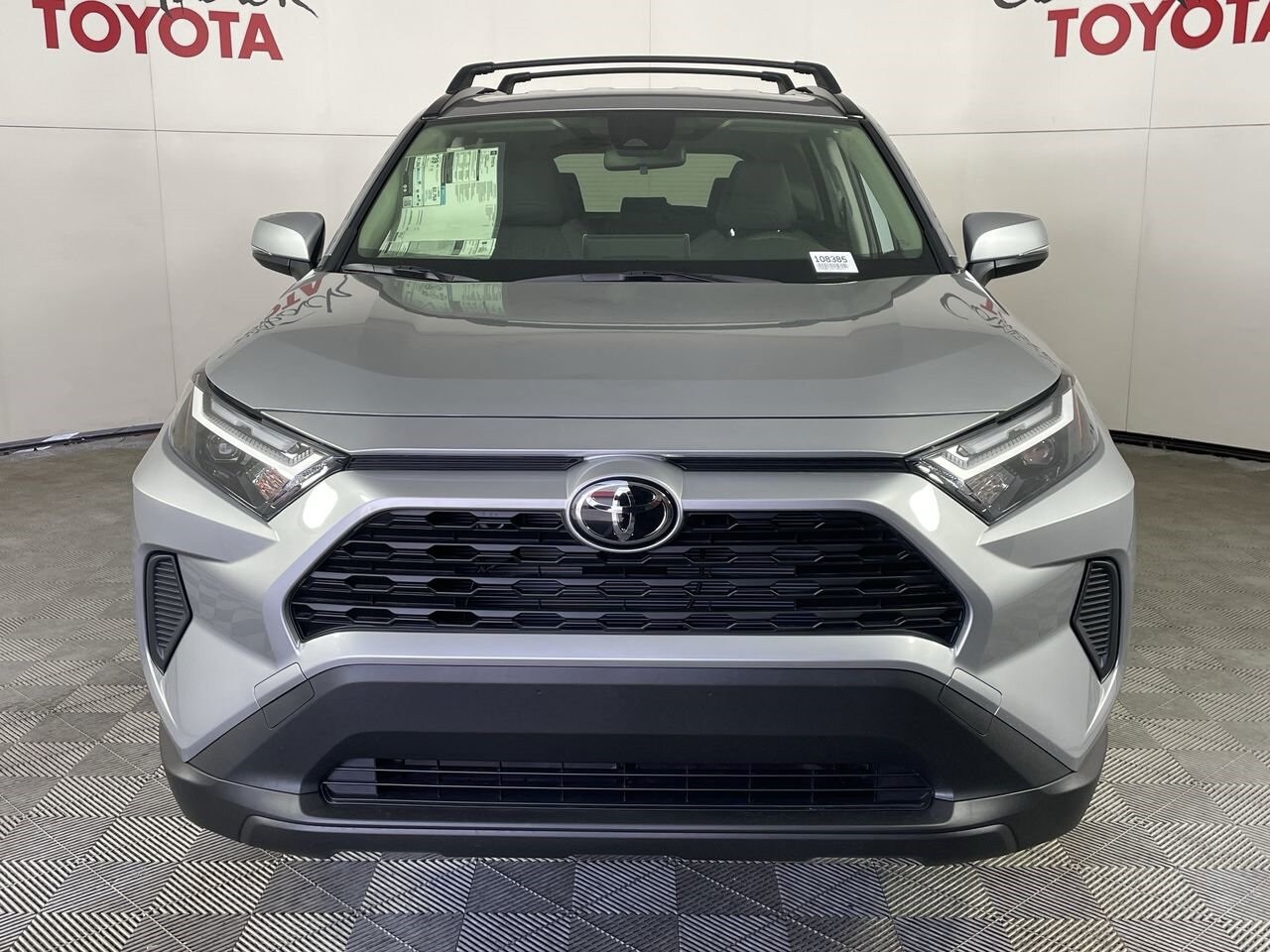2025 Toyota RAV4 Hybrid XLE photo 3