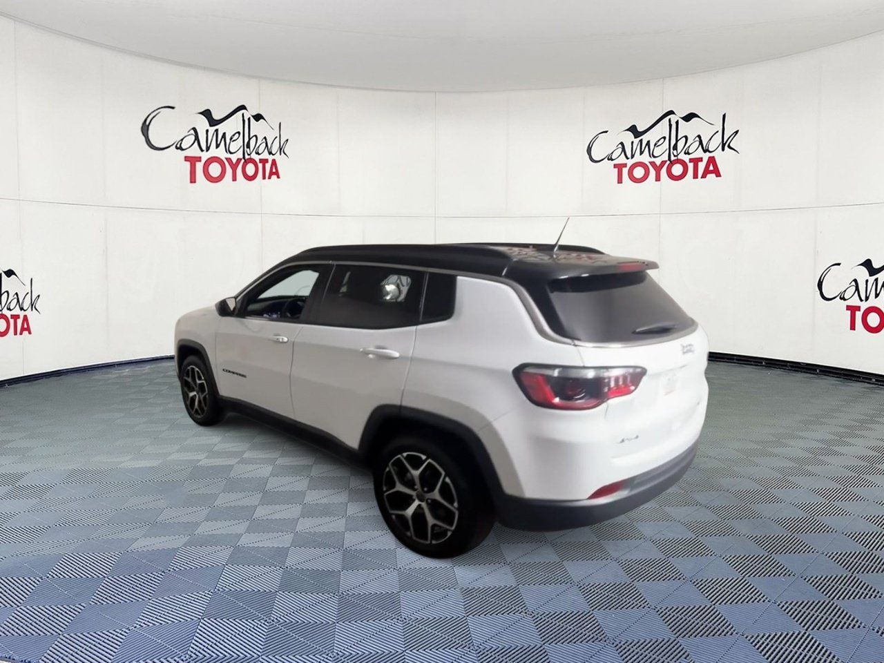 2025 Jeep Compass Limited - Photo 8