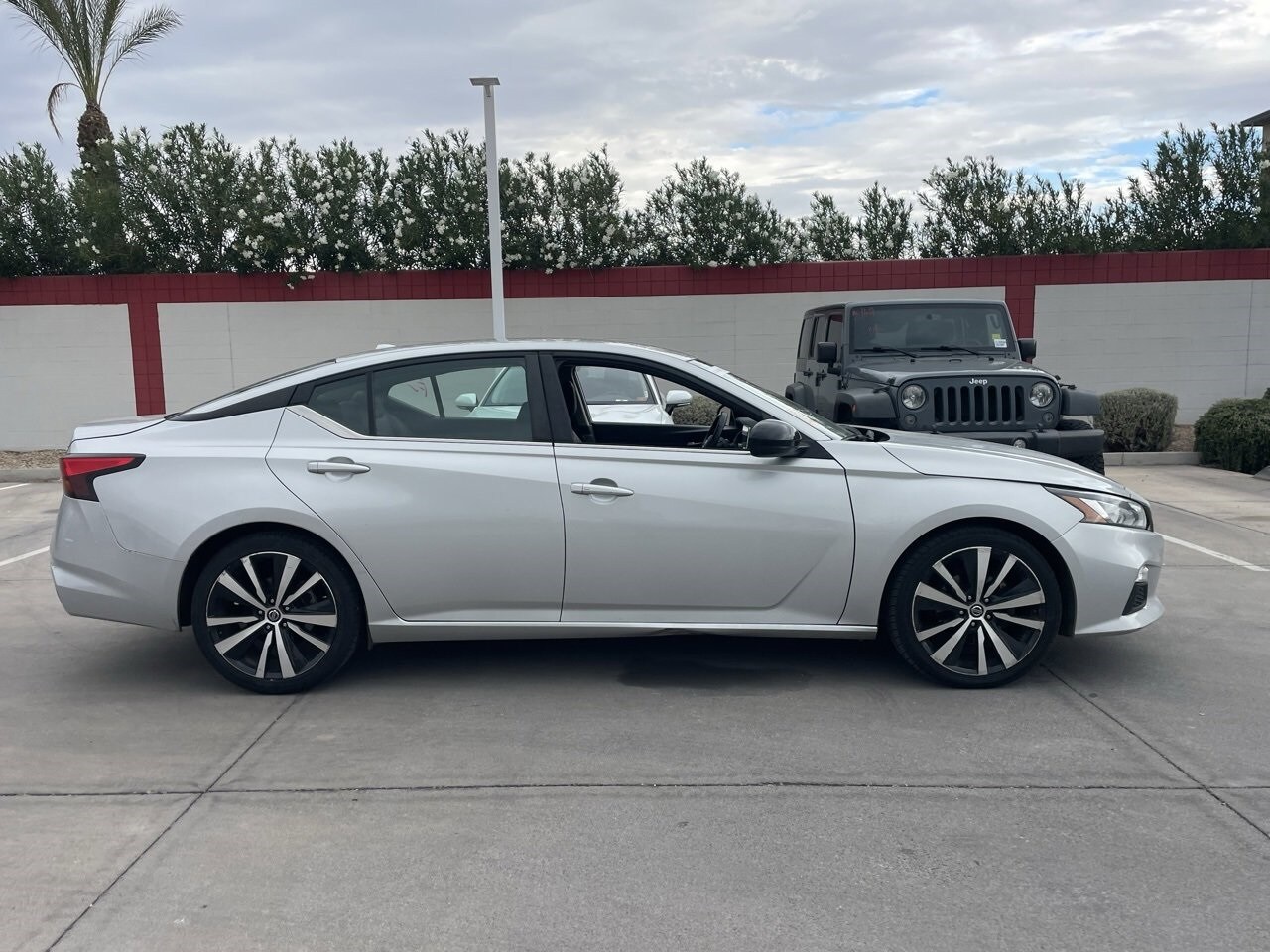 2021 Nissan Altima 2.5 SR photo 3