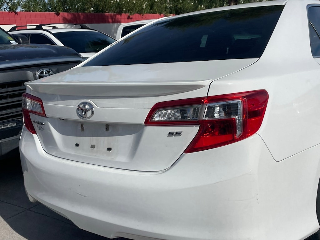 Used 2014 Toyota Camry SE Sedan