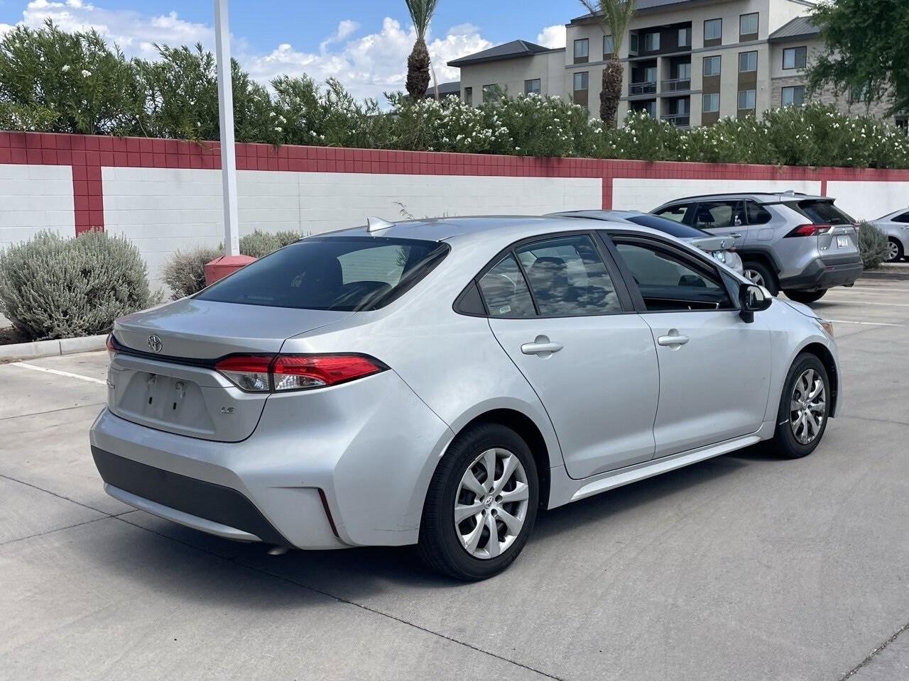 2020 Toyota Corolla LE photo 2
