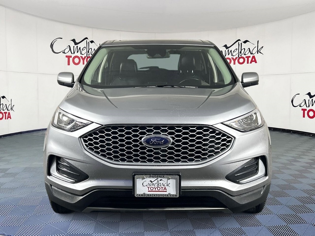 2024 Ford Edge SEL photo 2