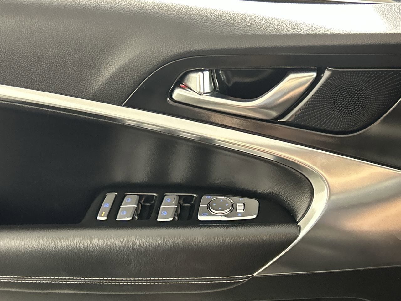 2025 GENESIS G70 Standard - Photo 18