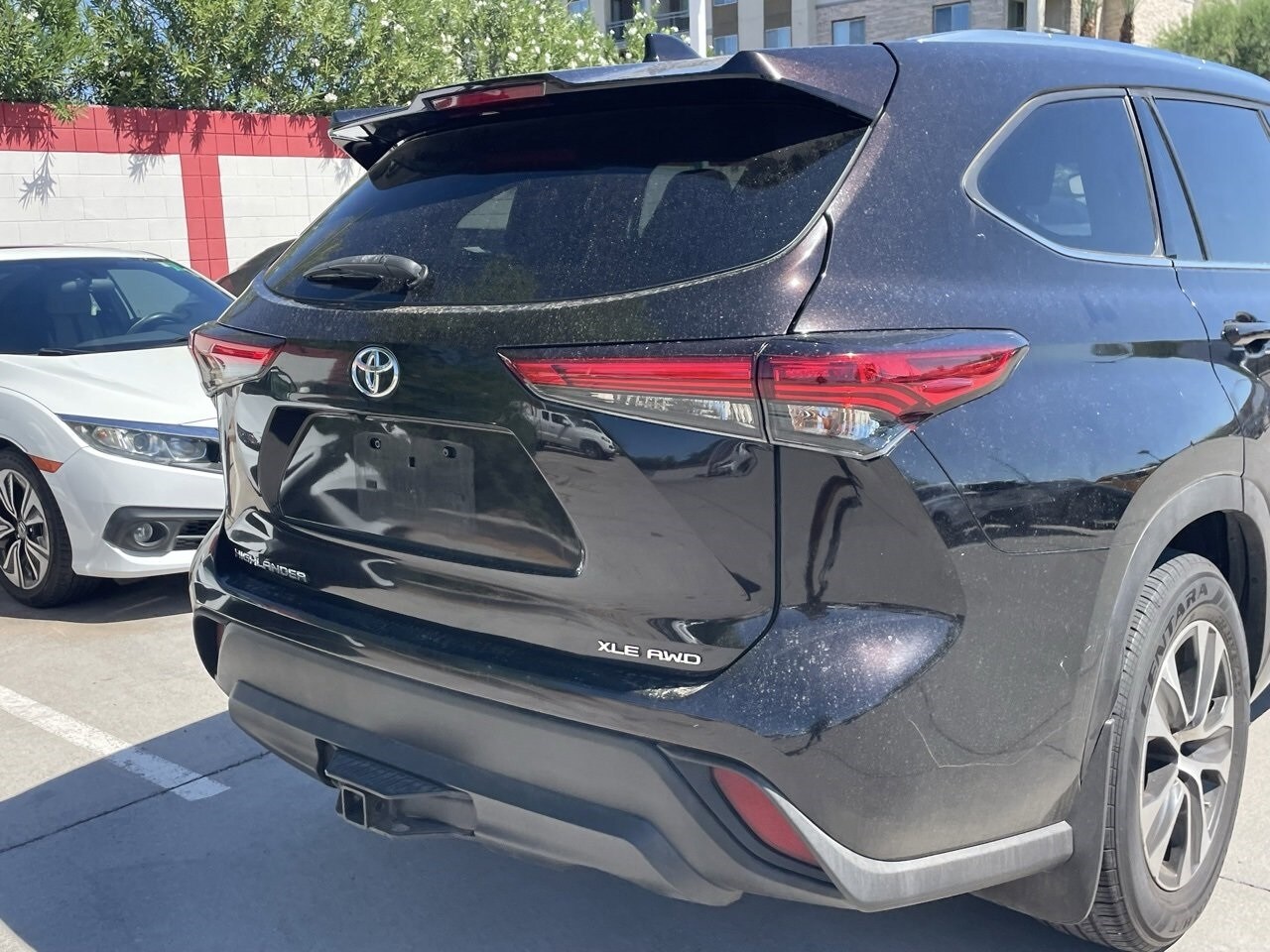 2021 Toyota Highlander XLE photo 3