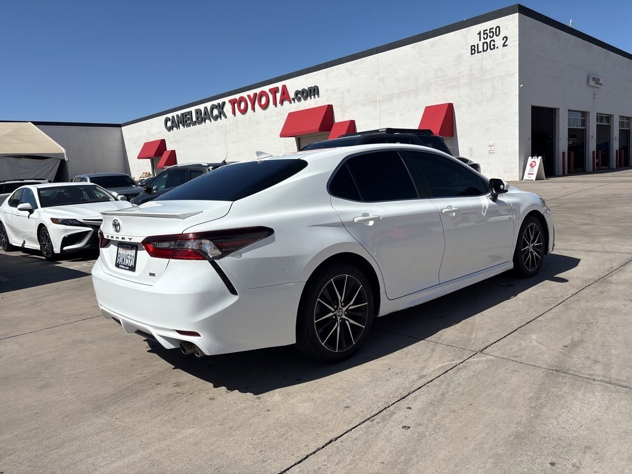 2021 Toyota Camry SE photo 2