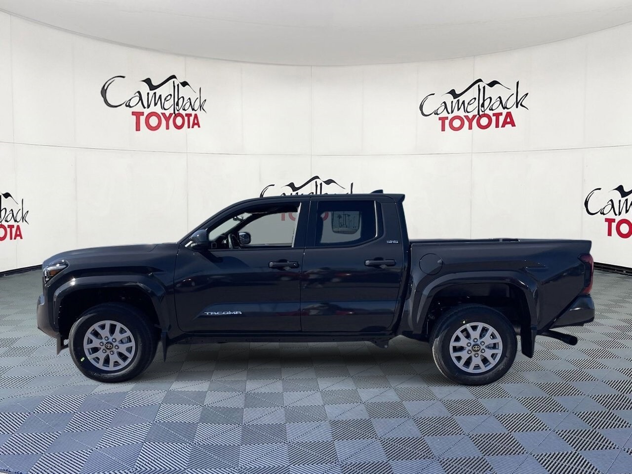 2025 Toyota Tacoma SR5 photo 4