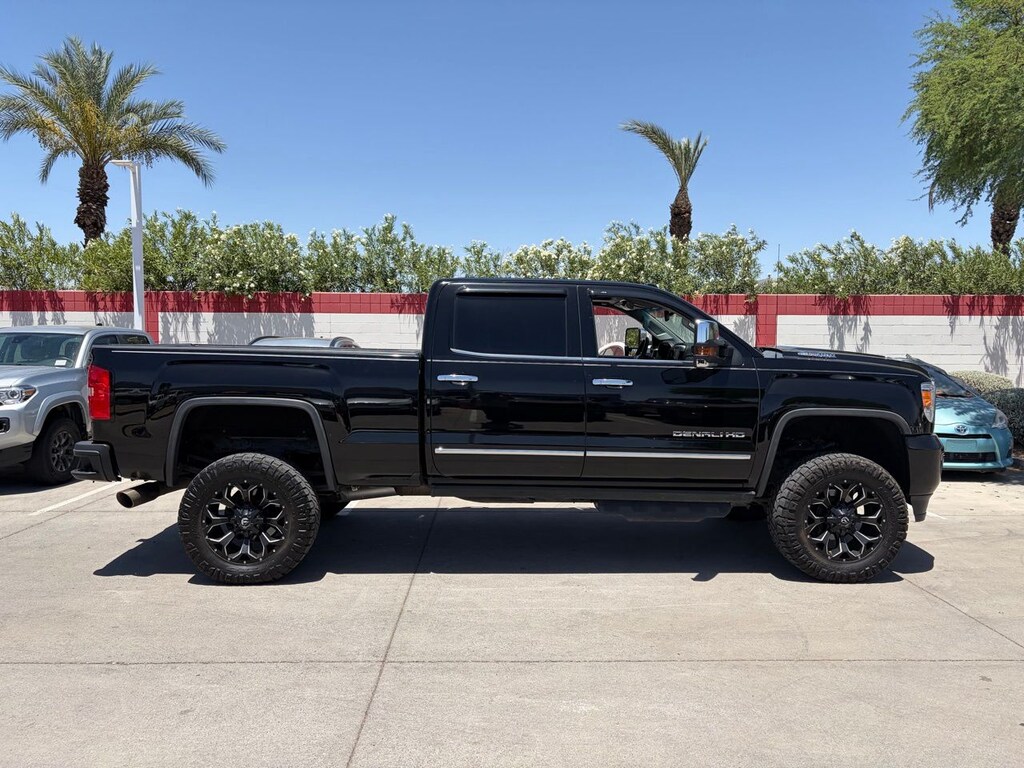 Used 2017 GMC Sierra 2500HD Denali Truck Crew Cab