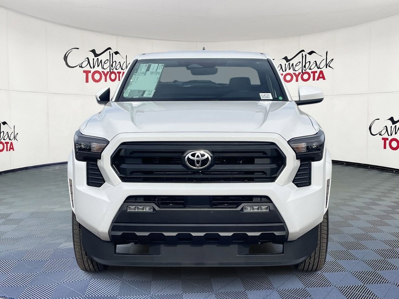 2025 Toyota Tacoma SR5 XtraCab photo 3