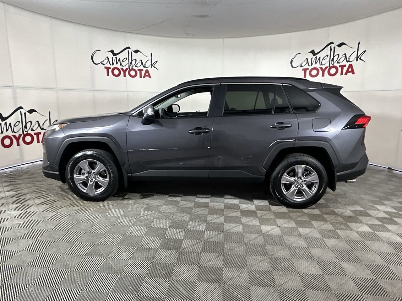 2025 Toyota RAV4 XLE photo 2