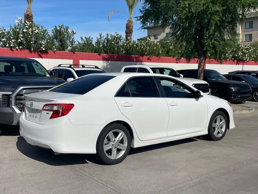 Used 2014 Toyota Camry SE Sedan